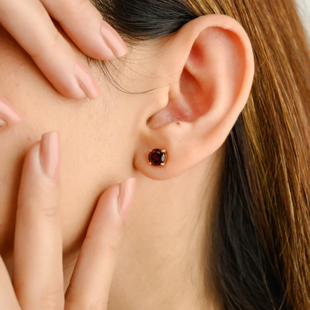 14k Gold Round Garnet Studs