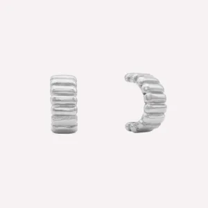 CHUNKY BAR HUGGIE HOOP EARRINGS IN SILVER