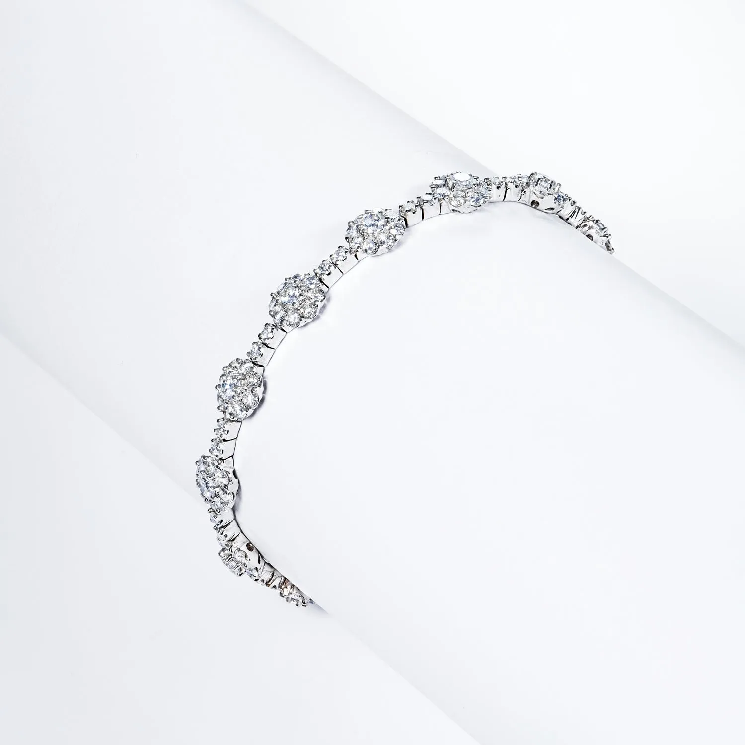 Kamila 7 Carats Round Brilliant Diamond Single Row Bracelet in 18k White Gold