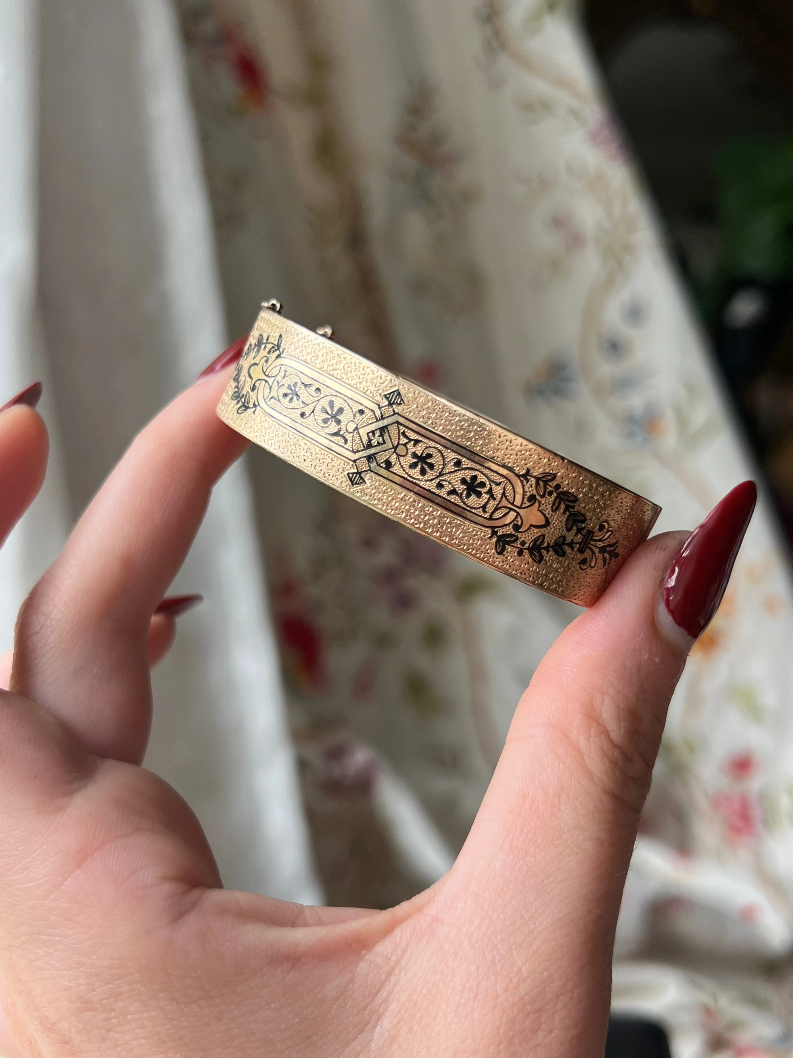 Pair of Taille D’Epargne Bangles in Original Box from Black Starr   Frost