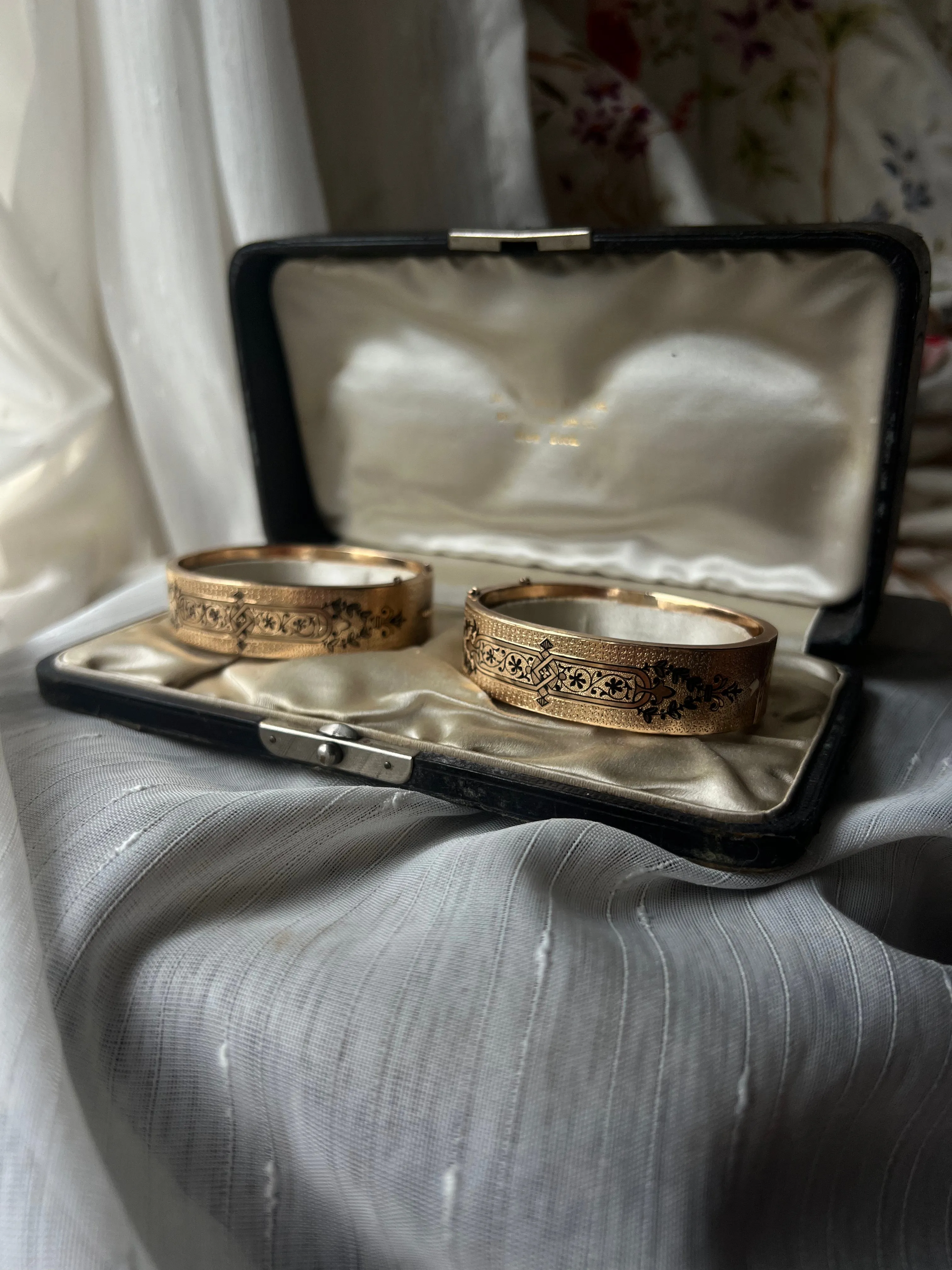 Pair of Taille D’Epargne Bangles in Original Box from Black Starr   Frost