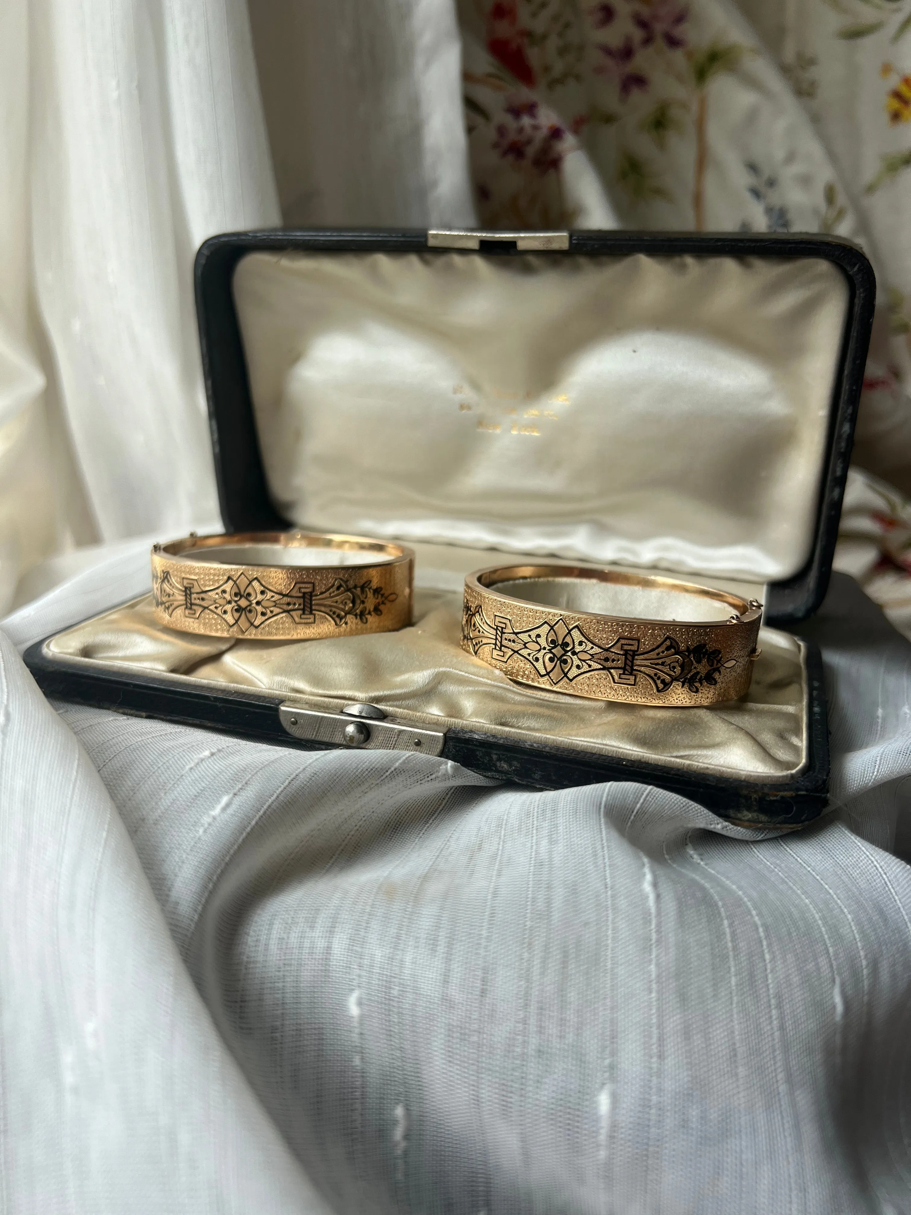 Pair of Taille D’Epargne Bangles in Original Box from Black Starr   Frost