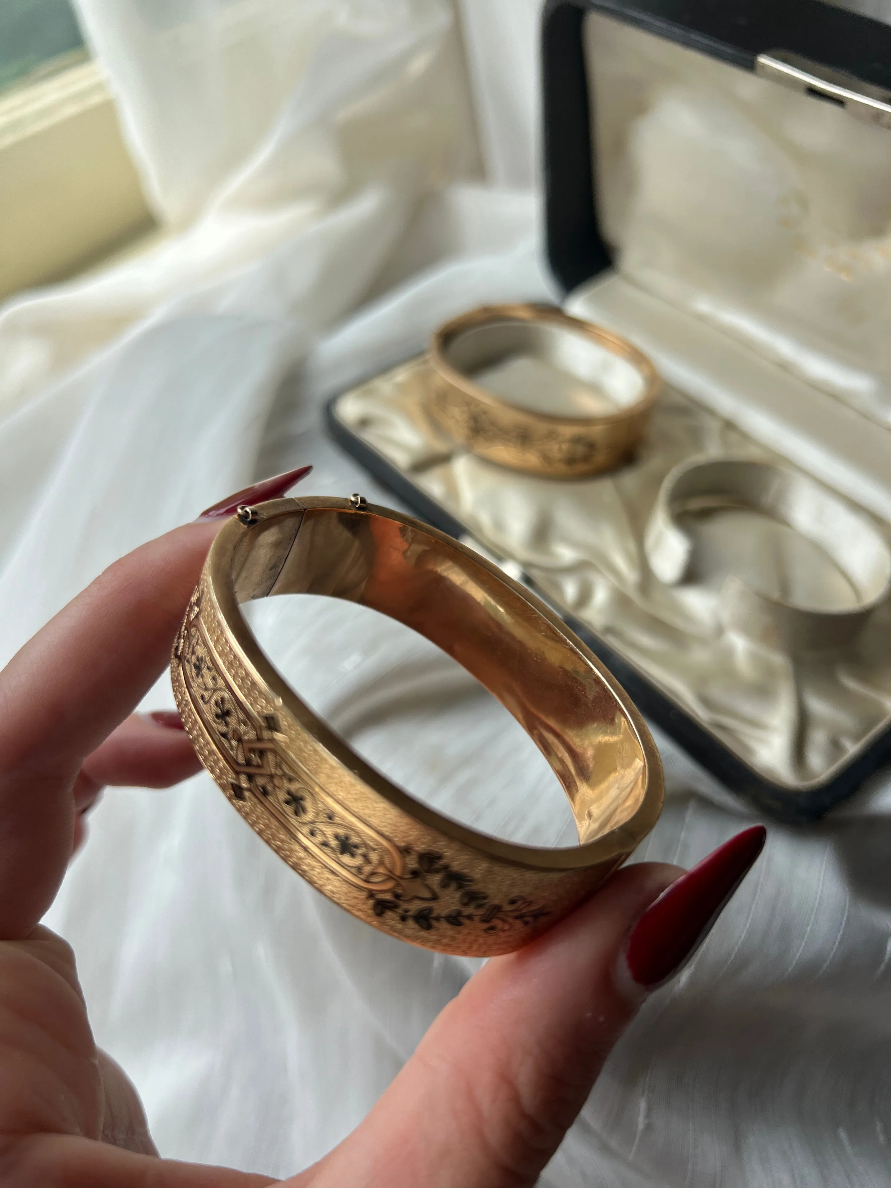 Pair of Taille D’Epargne Bangles in Original Box from Black Starr   Frost