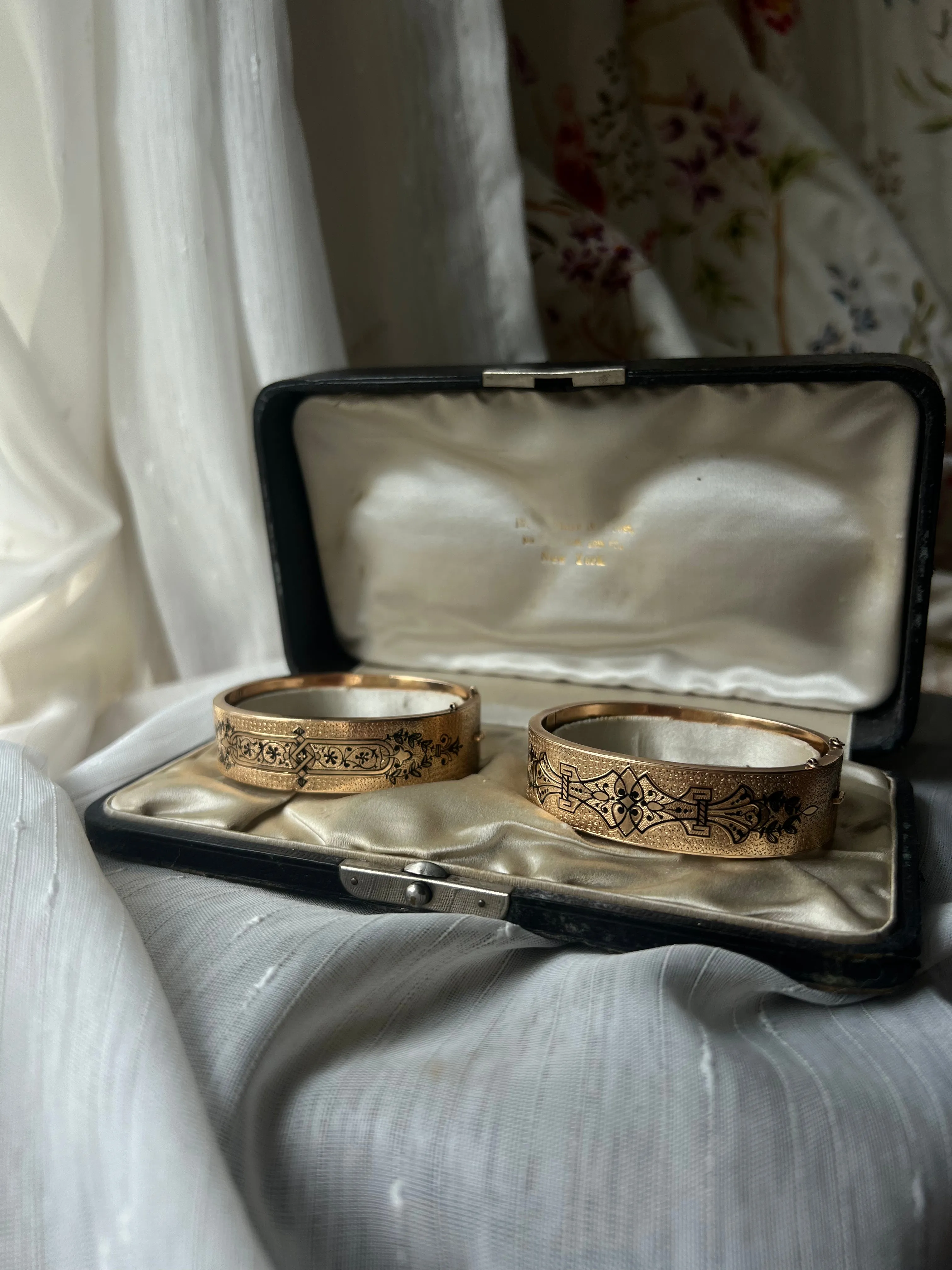 Pair of Taille D’Epargne Bangles in Original Box from Black Starr   Frost