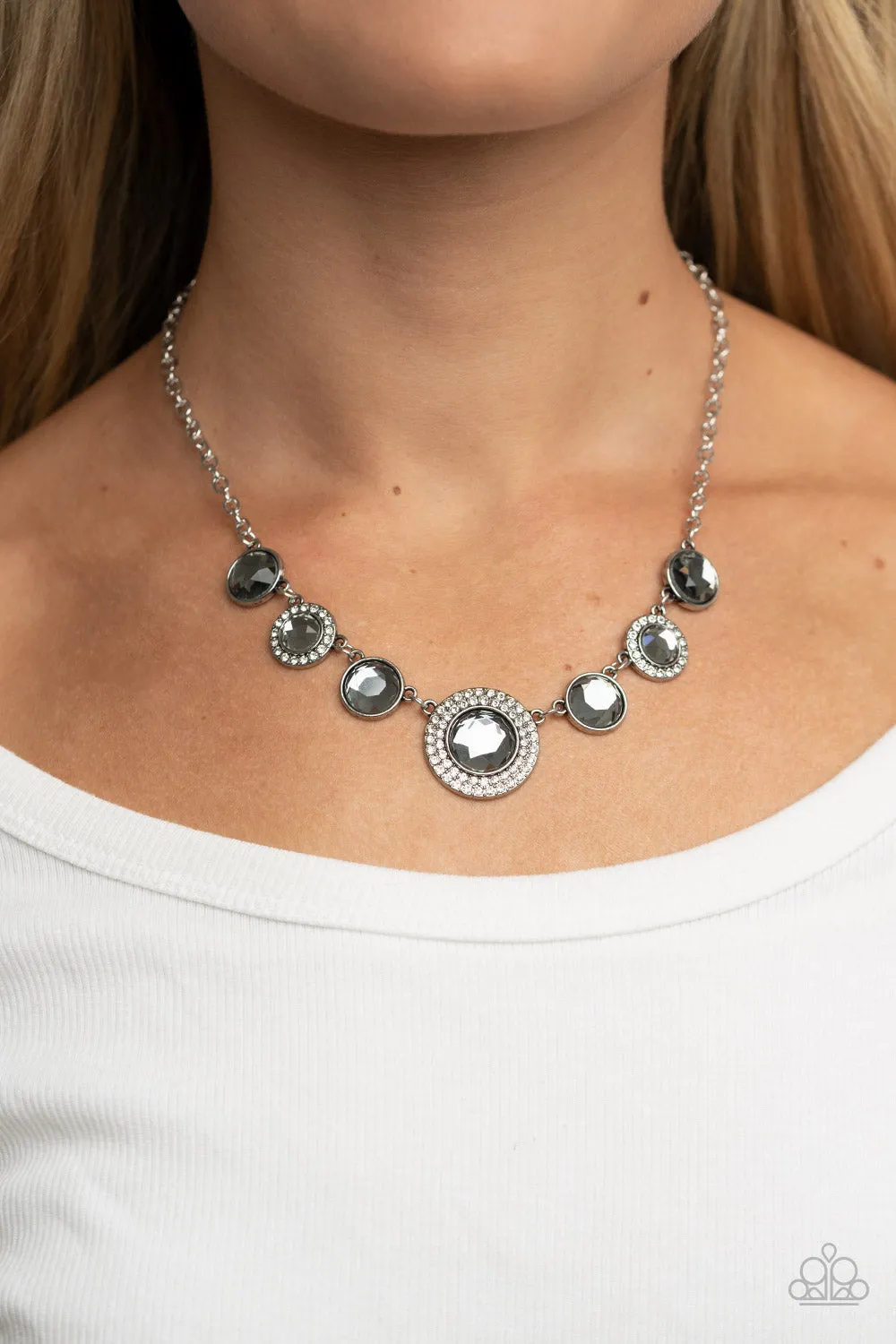 PAPARAZZI Extravagant Extravaganza - Silver Necklace