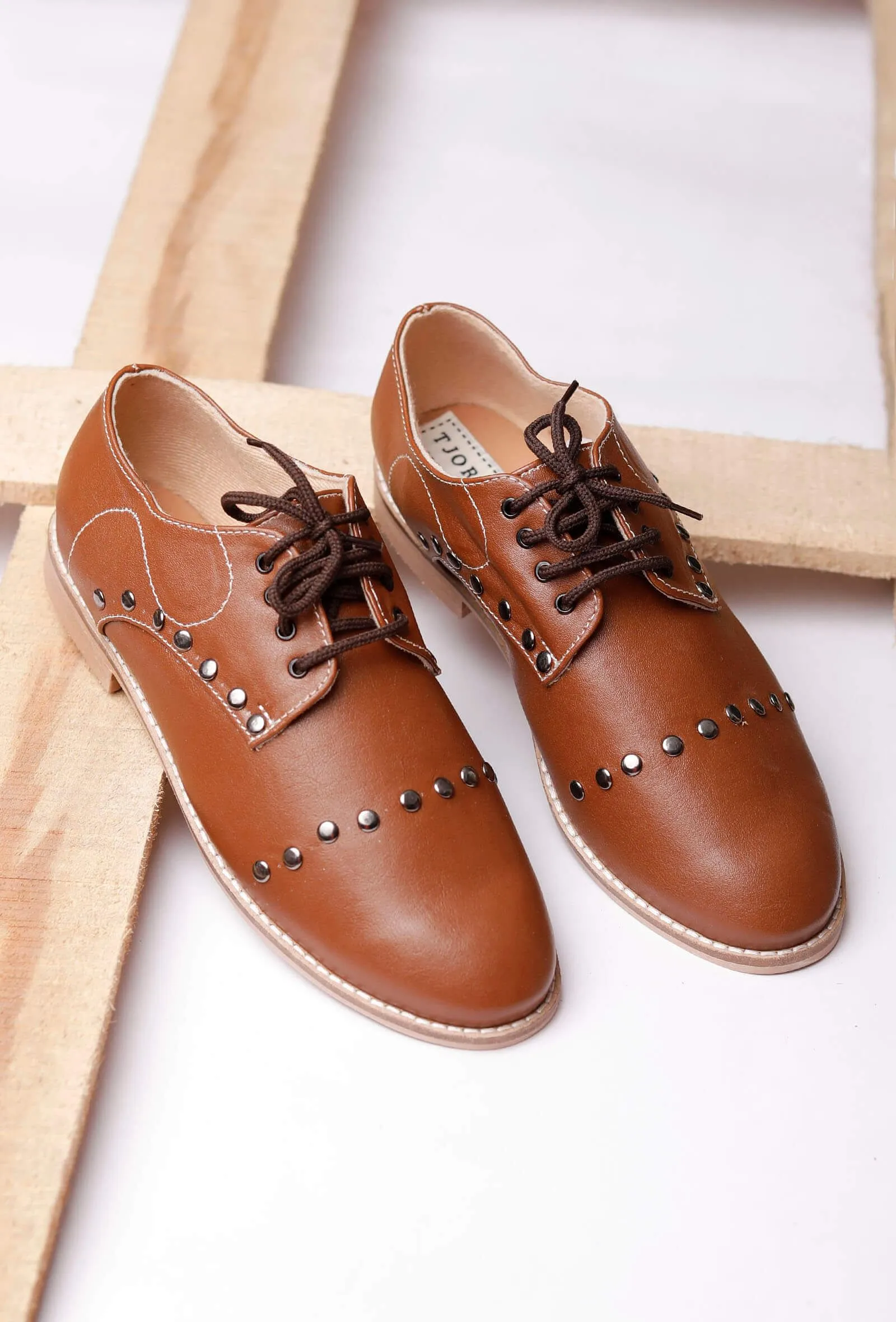 Tawny Oxford Shoes With Bullet Studs