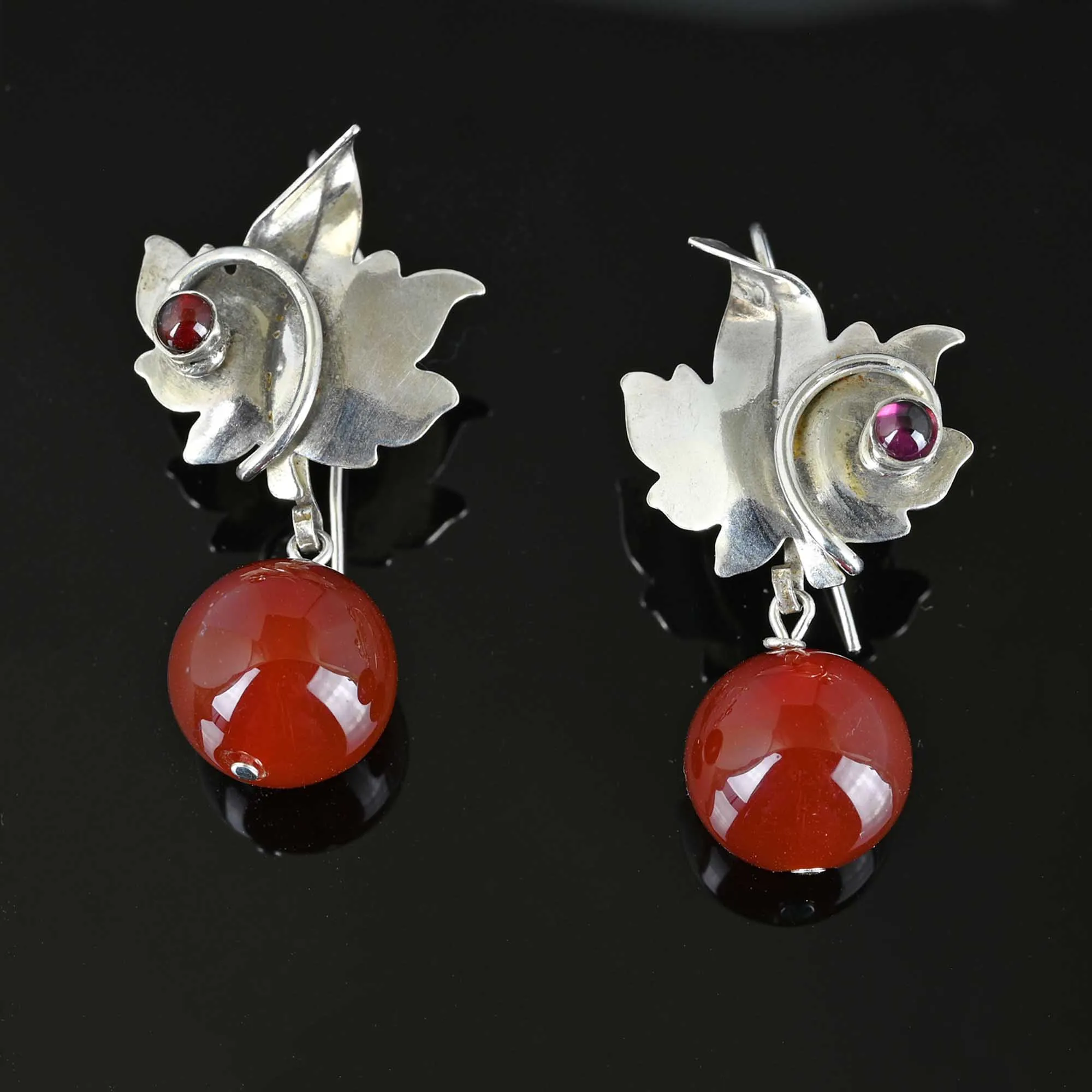 Vintage Maple Leaf Carnelian Garnet Earrings in Silver